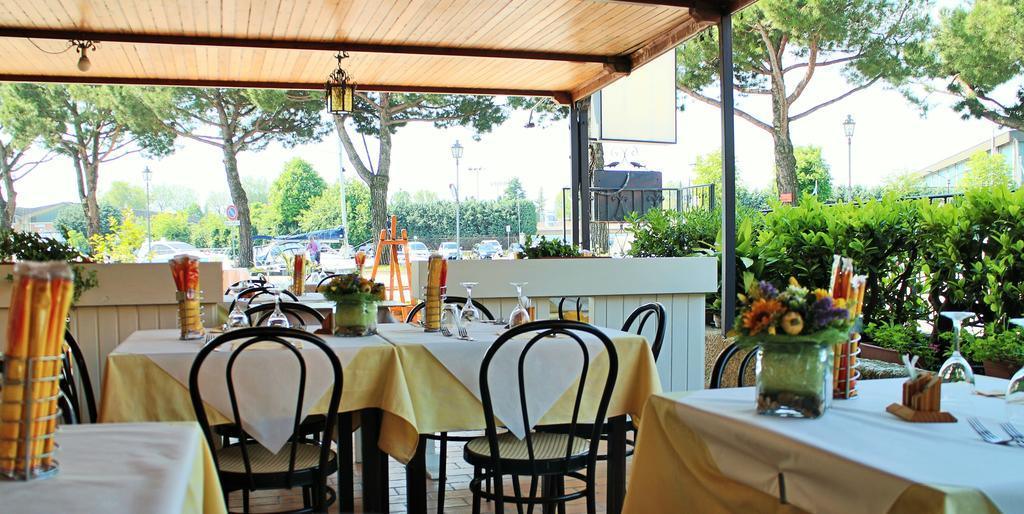 Albergo Trattoria Fioravante Peschiera del Garda Exterior foto